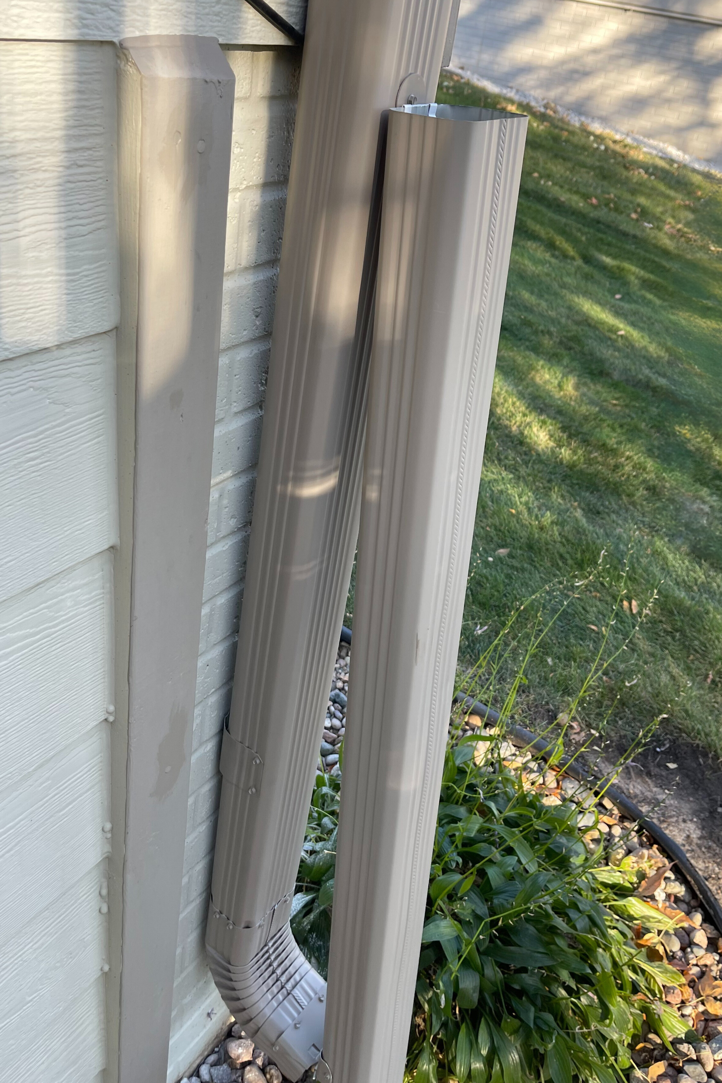 Magnetic Downspout Clip with Hinge